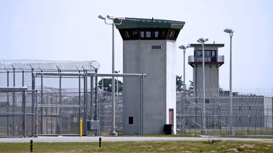 Prison_entrance_with_towers